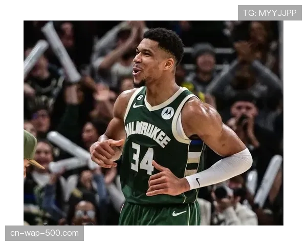 雄鹿字母哥绝对核心 内外线结合战术体系成熟