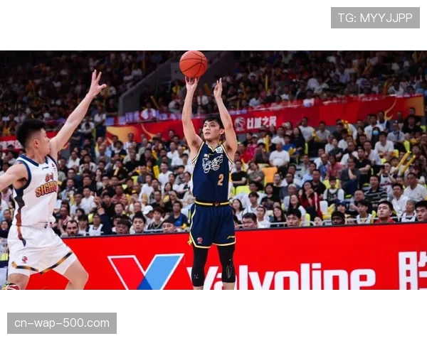 广东队陈家政末节20分爆发 年轻球员展现潜力 广东队陈家政末节20分爆发 年轻球员展现潜力